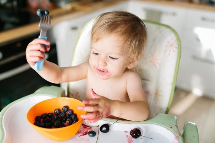 Черника для детей: польза и вред ягоды, когда можно давать ребенку?