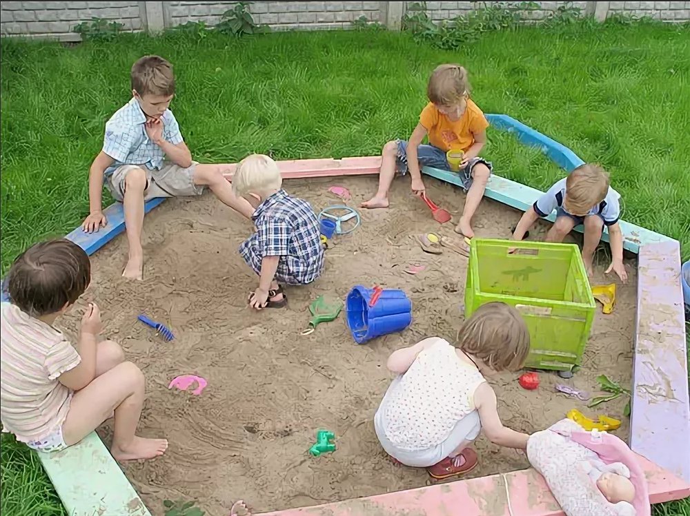 Мой ребенок обсыпает других песком и дерется: что мне делать? детская площадка: правила поведения для родителей
