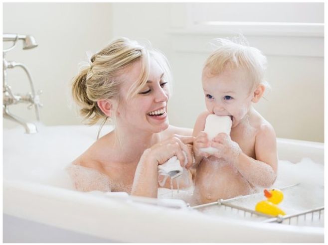 Можно ли принимать ванну вместе с ребенком до года