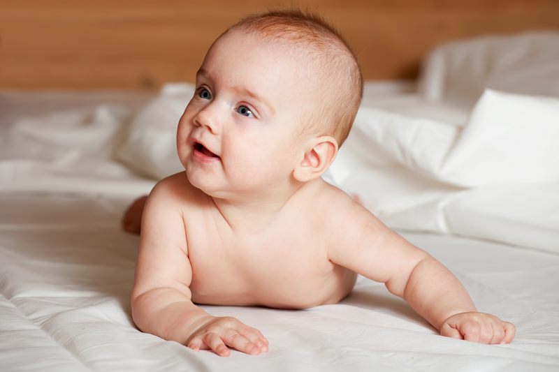 Что должен уметь ребенок в 10 месяцев при нормальном развитии?