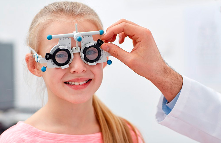 Контактная коррекция зрения у детей – советы и правила ухода за контактными линзами