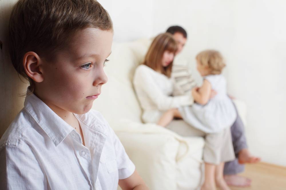 Родители, которые говорят эти 5 фраз, делают детей несчастными