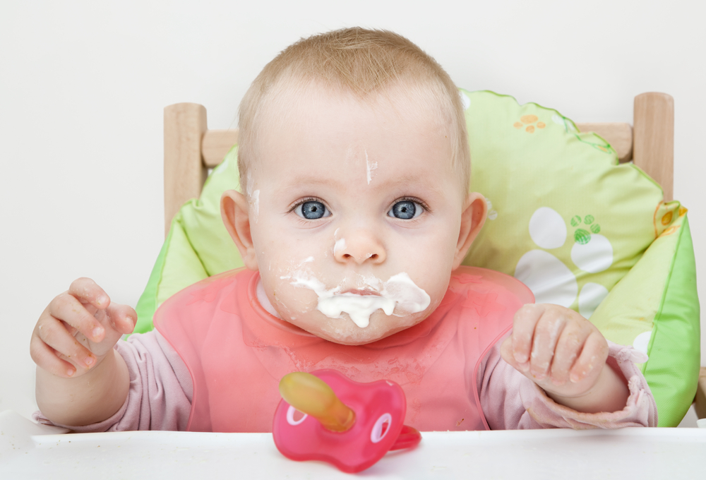 Ребенок срыгивает после кормления: что делать? – напоправку
