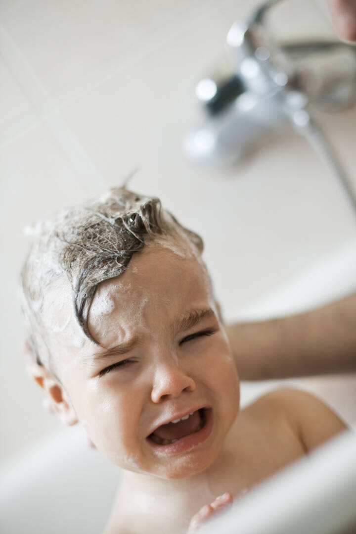 Ребенок боится мыть голову? советы родителям