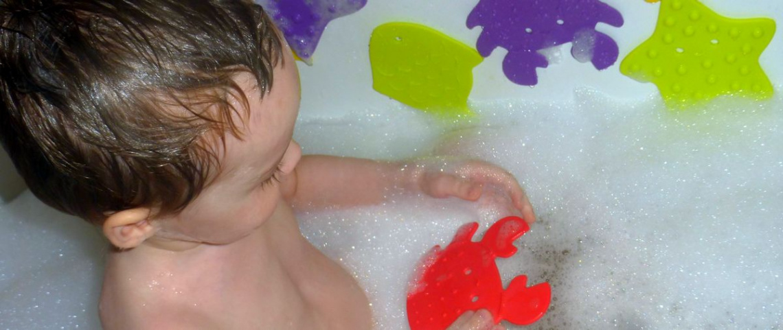 Как и чем мыть голову ребенку: 8 простых, но важных советов родителям | домашние штучки