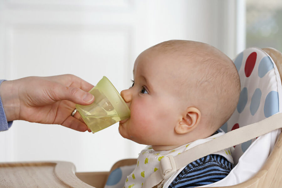 Вода для приготовления детской смеси: нужно ли кипятить детскую воду для смеси?