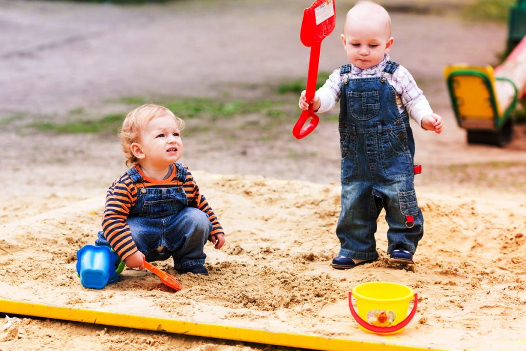 Как вы реагируете, если вашего малыша обижают на детской площадке?