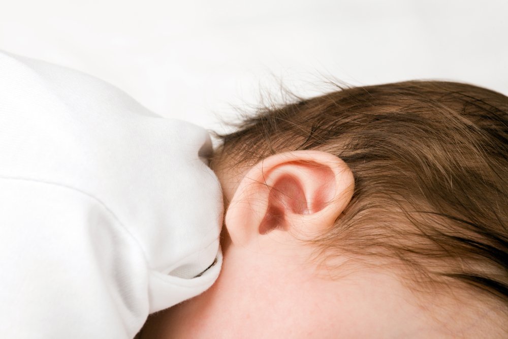 Волосы на ушах у новорожденного: причины, норма и отклонения, отзывы