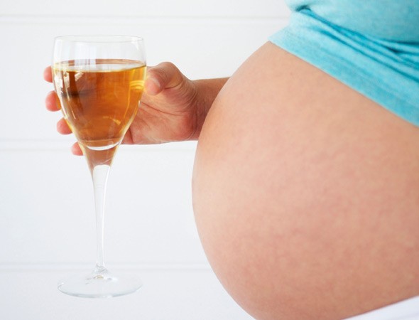 Шампанское при беременности - можно или нет?
шампанское при беременности - можно или нет?
