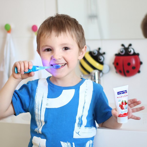 Как приучить ребенка чистить зубы: лучший возраст, этапы и методы