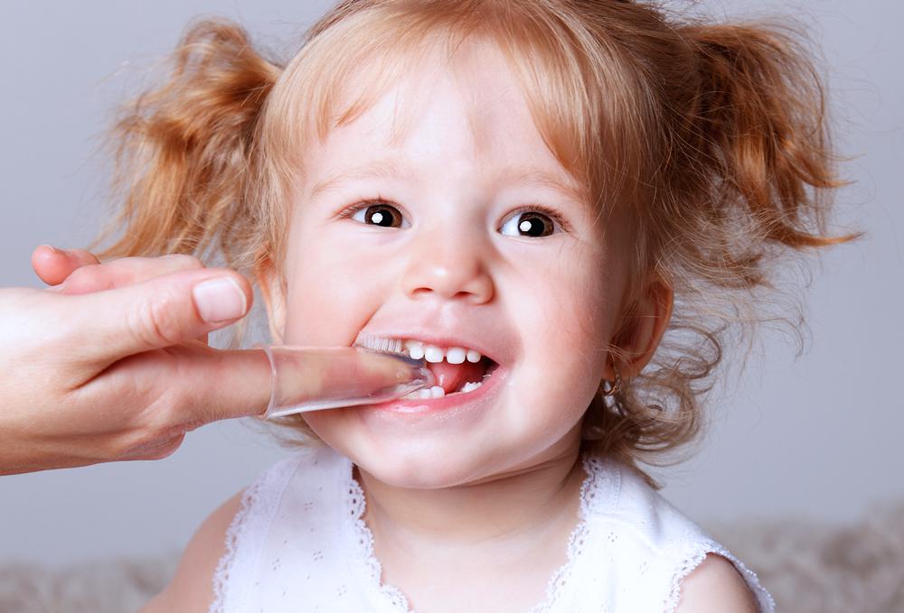 Комаровский: почему ребенок во сне скрипит зубами