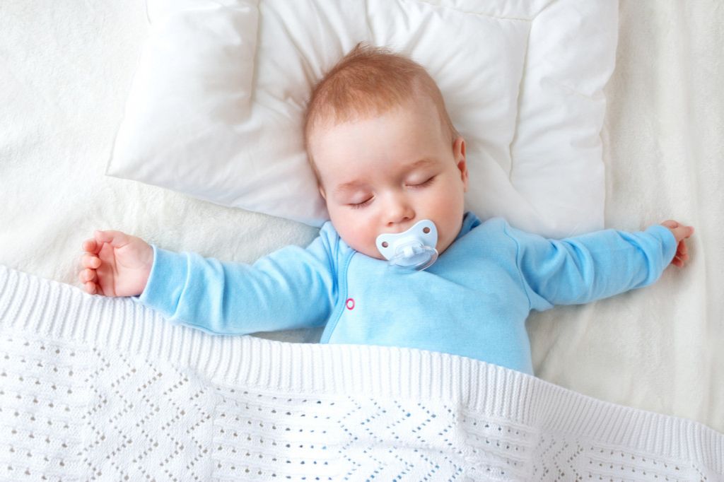 Как уложить спать новорождённого без слез: топ-7 способов