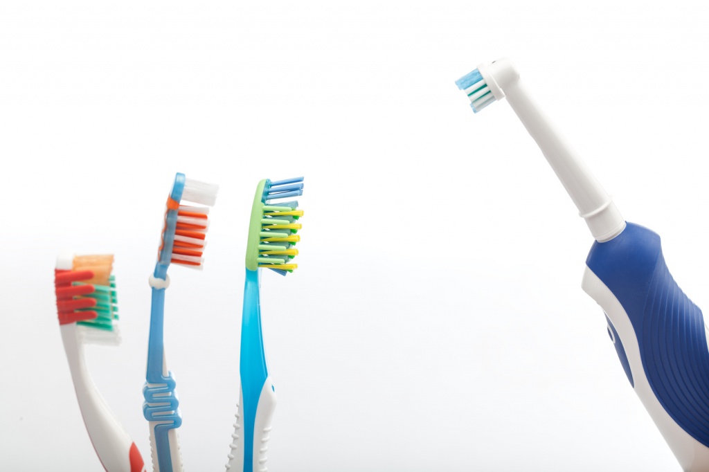 Как правильно выбрать зубную щетку для детей, рейтинг лучших моделей и производителей