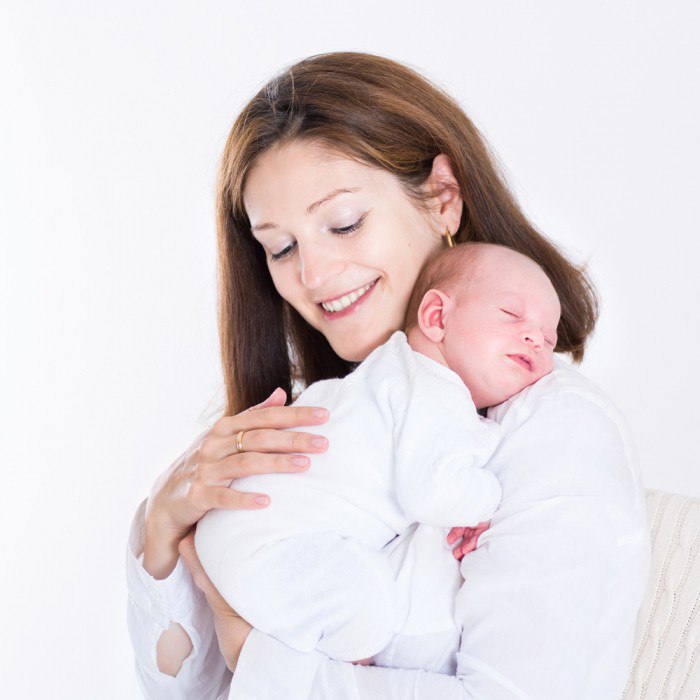 Как держать столбиком новорожденных правильно: рекомендации специалистов
