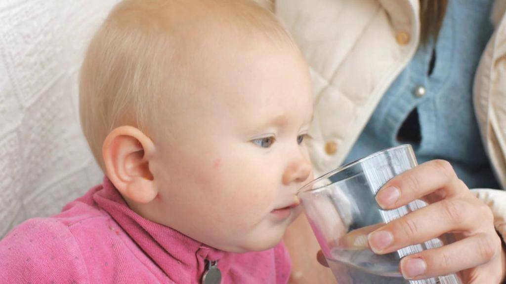 Когда младенцу можно давать воду | блог дочки-сыночки