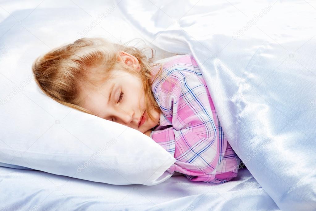 Почему ребенок скрипит зубами во сне – лечение, причины бруксизма