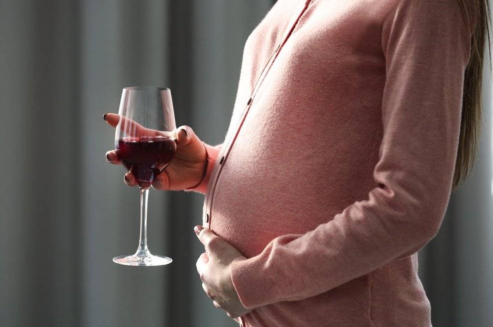 Можно ли беременным шампанское: сколько разрешается выпить во время вынашивания ребенка, отзывы женщин, употреблявших бокал или совсем немного | suhoy.guru