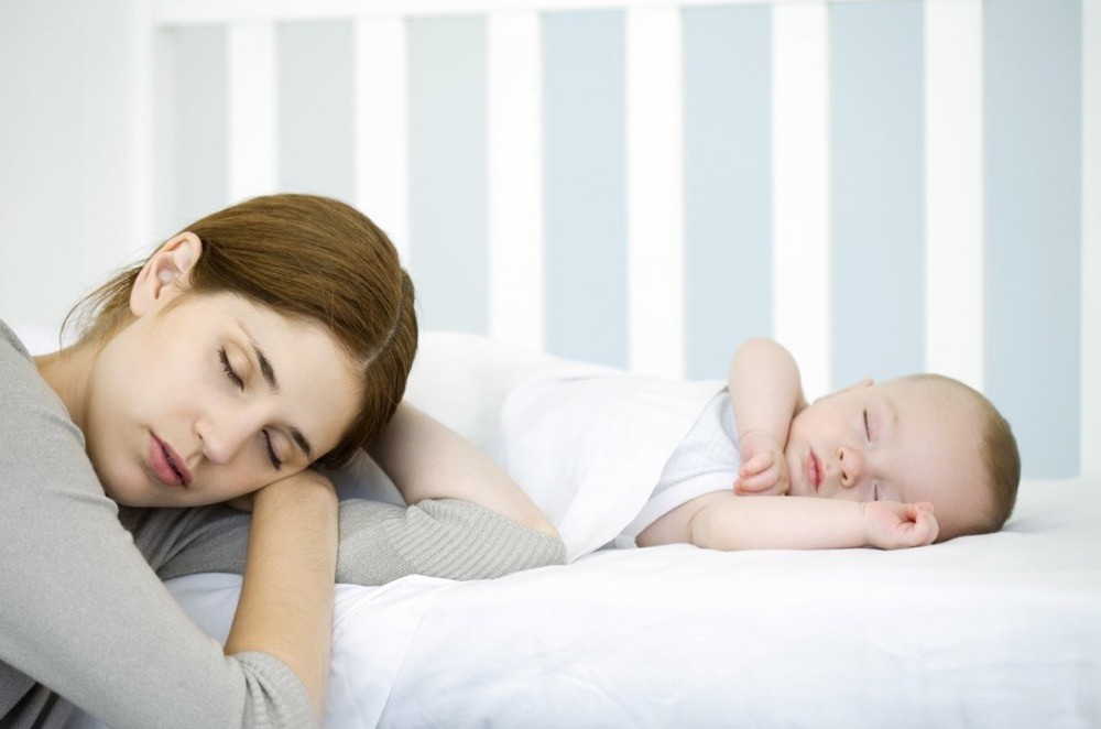 Почему ребенок плачет во сне. проблемы и причины нарушения сна.
