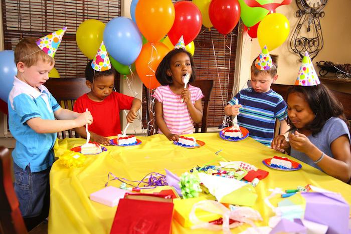 Сценарий детского дня рождения: праздник с конкурсами и играми для детей, игровая программа зимой и летом, проведение дня рождения дома