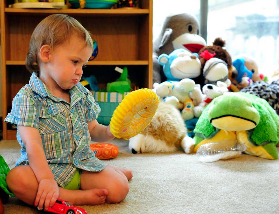 Как приучить ребенка убирать игрушки за собой: действенные советы