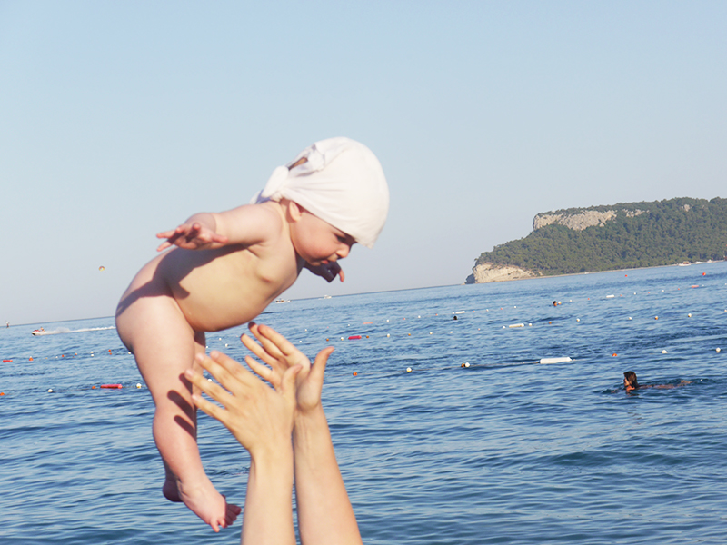 Поездка на море с грудным ребенком: на сколько ехать и как правильно отдыхать