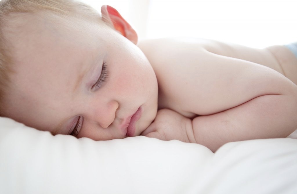 Как наладить дневной сон у грудничка. грудное вскармливание и ночной сон ребенка