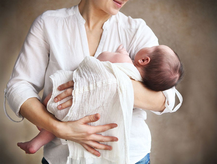 Советы гинеколога: как ухаживать за новорожденной девочкой?