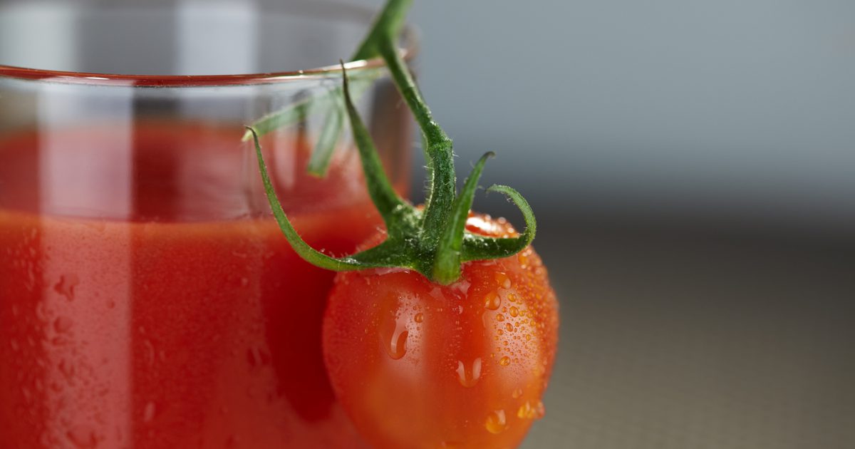 Полезно ли будущим мамам пить томатный сок?