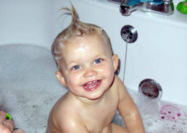 Уход за детскими волосами: как помыть и расчесать? | волосок