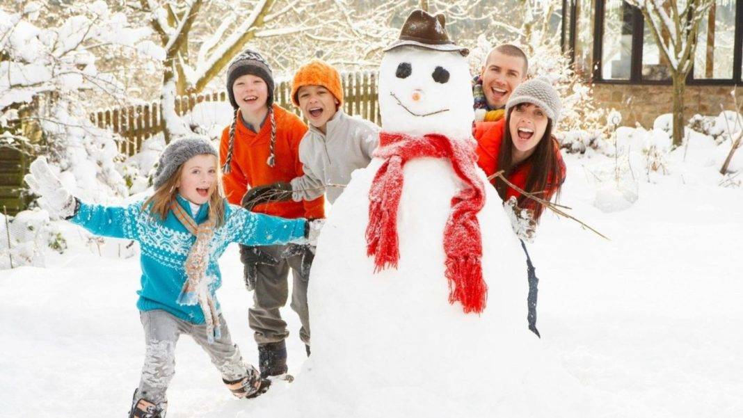Как провести новогодние каникулы с ребёнком: 20 идей для незабываемого праздника