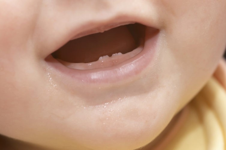 Симптомы и осложнения при прорезывании зубов