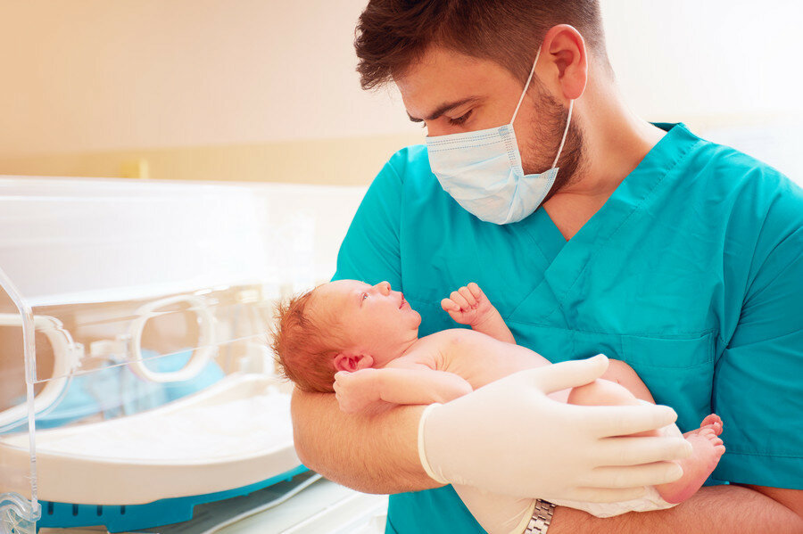 Всё, что нужно знать о первом походе в поликлинику с новорождённым