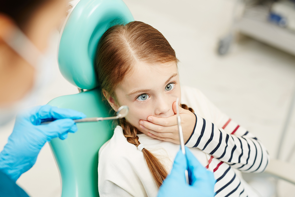 Лечение зубов у детей: особенности операции. как подготовить ребенка к лечению? методы обезбаливания.