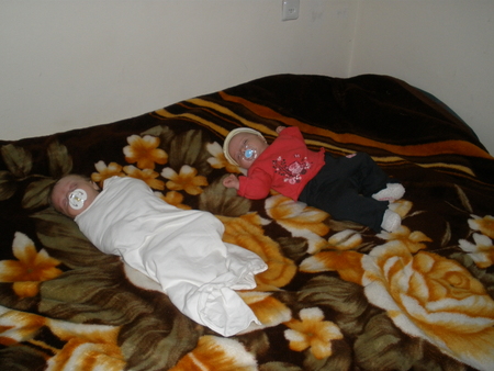 Как отучить ребенка от пеленания на ночь, приучить спать без пеленки?