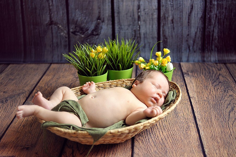 Малыш спит в кроватке. Ребенок плохо засыпает в 9 месяцев. Частые ночные пробуждения у грудных детей. Младенец в кроватке. Ребенок ночью просыпается каждый час 2 месяца.