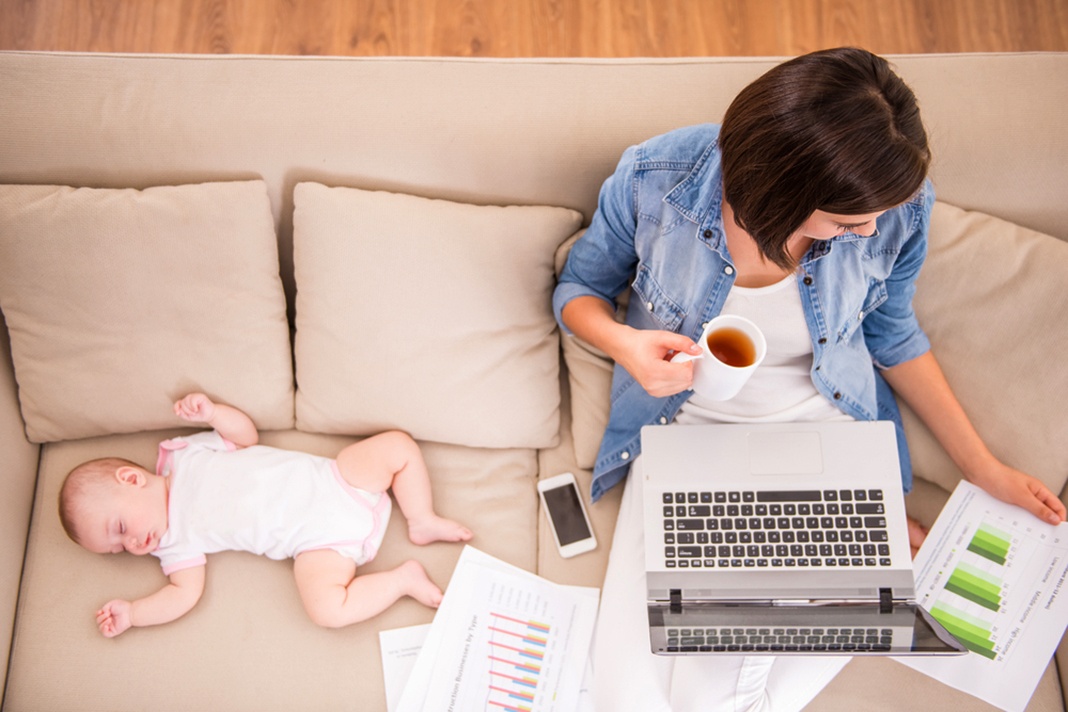 Скучно сидеть дома с маленьким ребенком: что делать и как разнообразить быт? - ростовмама