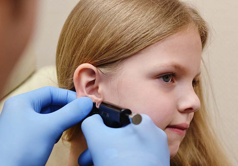 В каком возрасте лучше прокалывать уши, безопасно ли прокалывать уши ребенку