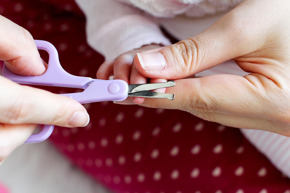 Когда можно подстригать ногти новорожденному - всё о грудничках