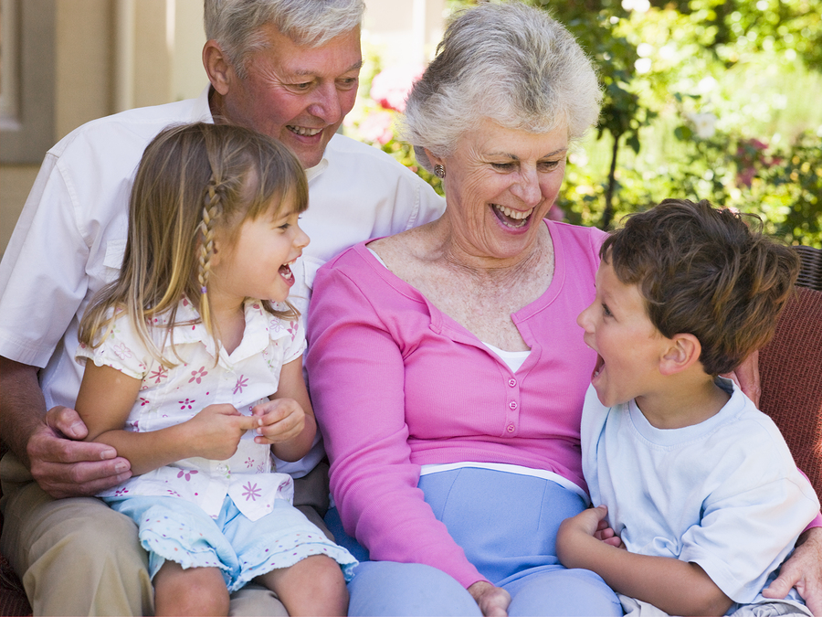 5 советов, которые помогут правильно выстроить отношения с властными бабушкой и дедушкой