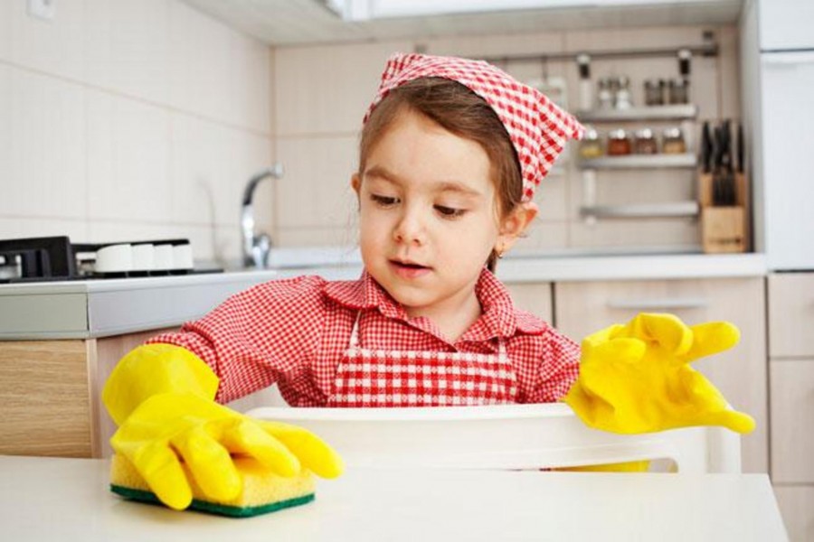 Как приучить ребенка помогать по дому? советы детского психолога