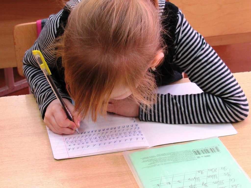 Надо ли учить ребенка читать и писать до школы?