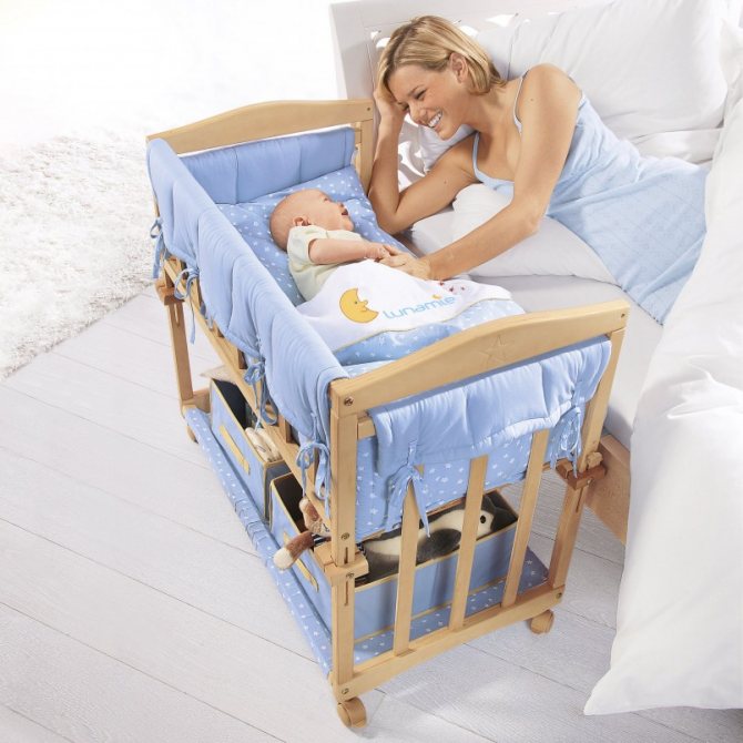 Приставная кроватка для новорожденных: виды и правила выбора