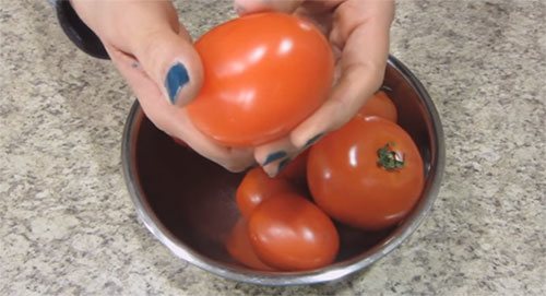 Можно ли есть при грудном вскармливании помидоры и томатную пасту кормящей маме