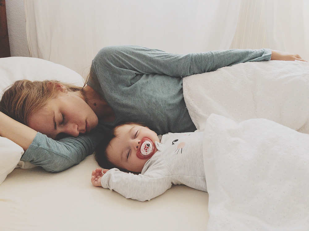 Спать с ребенком — вместе или врозь: плюсы, минусы, советы. совместный сон с ребенком: блажь или благо