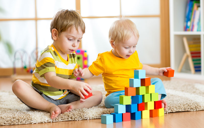 Игры с детьми 3-4 лет дома: развивающие, подвижные, чем занять ребенка (видео)