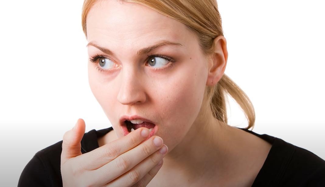 Галитоз или неприятный запах изо рта
