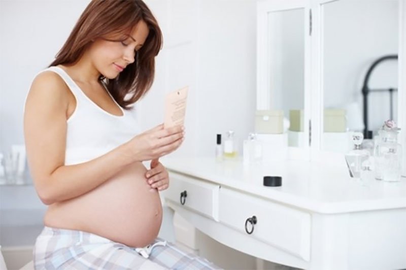 Нюансы окрашивания волос при беременности: мифы и реальность