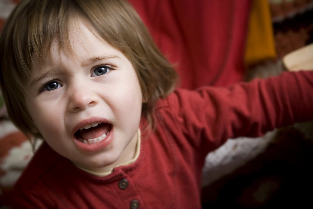 Как успокоить ребенка, если он ноет и капризничает?