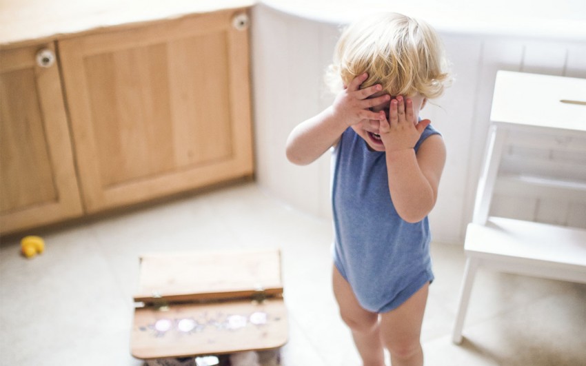 Истерики у ребенка после года: как реагировать, если ребенок закатывает истерики