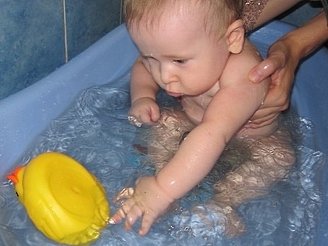 Почему ребёнок боится купаться в ванной. советы психолога
